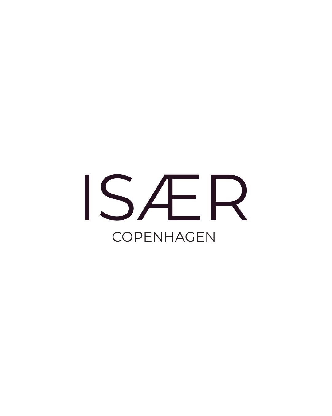 ISÆR er et brand skabt af to veninder – inspireret af skandinavisk æstetik, kærlighed til renhed og subtile dufte.
Vores mål er at forene funktionalitet, raffineret design og unikke aromaer, så din hverdag bliver særlig. Hvert produkt er skabt til dig – som værdsætter detaljer, dufte og bløde teksturer. Med ISÆR bliver tøjvask ikke en rutine, men et behageligt ritual i din hverdag.
Vi bekymrer os ikke kun om resultatet, men også om ansvarlighed. Derfor udvikles ISÆR-produkter med respekt for dig og miljøet: vi bruger naturlige, milde rengøringsingredienser, æteriske olier og certificerede komponenter, der lever op til de højeste standarder for kvalitet og sikkerhed. Vores emballager er miljøvenlige.
ISÆR er mere end vaskemidler og skyllemidler. Det er små detaljer, der gør din hverdag hyggeligere og skaber forskel.